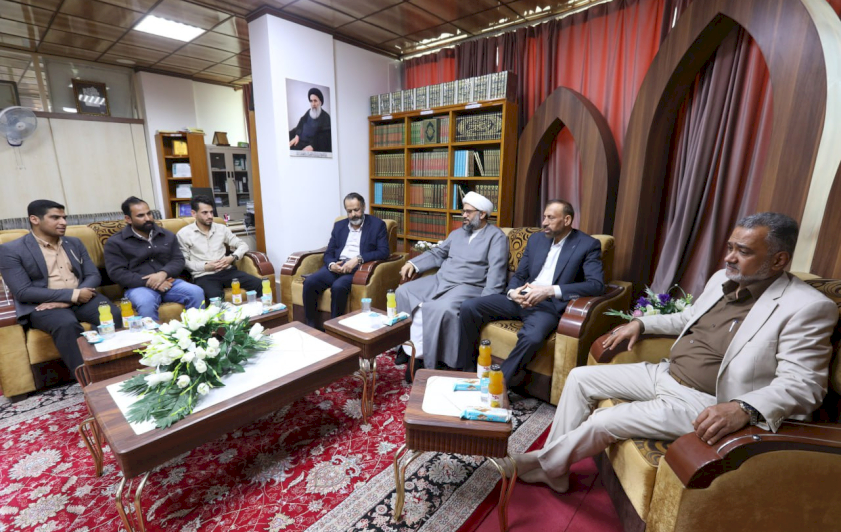 طلبةُ الدِّراسات العُليا في كليَّةِ التربيةِ للعلومِ الإنسانيَّة يزورون مركزَ تراثِ البصرةِ